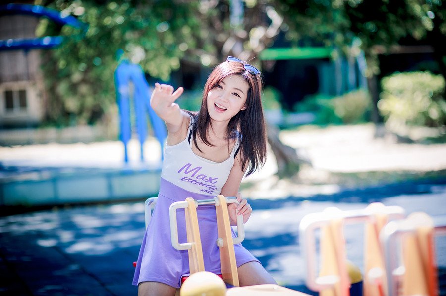 命运如同手中的掌纹，无论多曲折，终掌握在自己手中。
